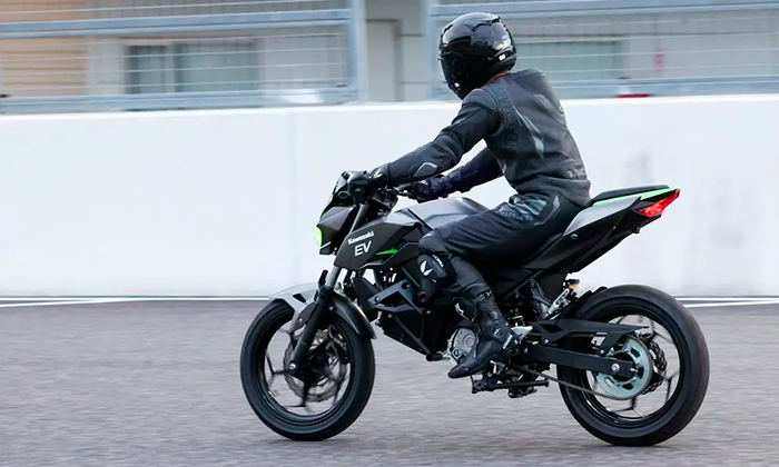 Kawasaki presentó su primera motocicleta eléctrica